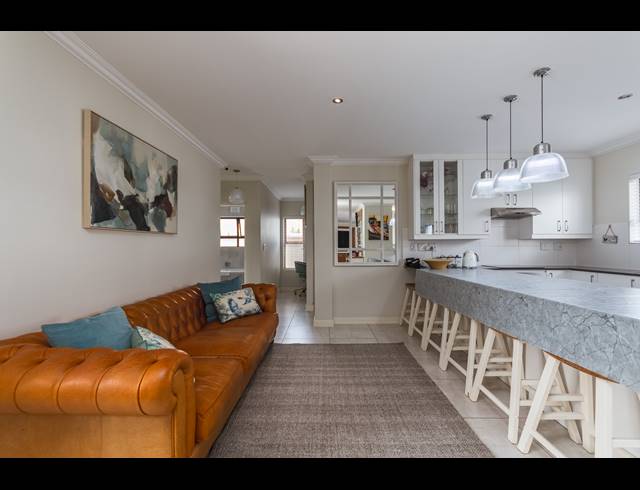 3 BEDROOM FREESTANDING TO LET IN SUNNINGDALE